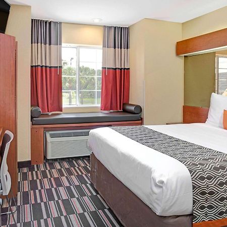 Microtel Inn & Suites By Wyndham Bushnell Zewnętrze zdjęcie