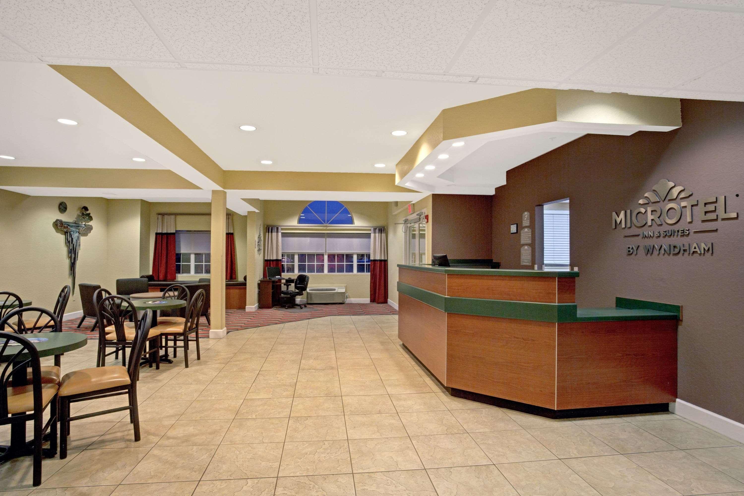 Microtel Inn & Suites By Wyndham Bushnell Zewnętrze zdjęcie
