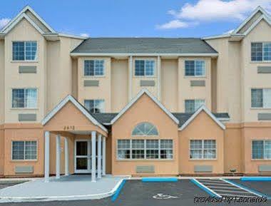 Microtel Inn & Suites By Wyndham Bushnell Zewnętrze zdjęcie
